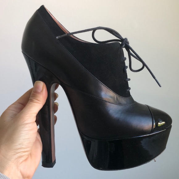 Alaia patent leather lace up ankle bootie - Picture 2 of 4